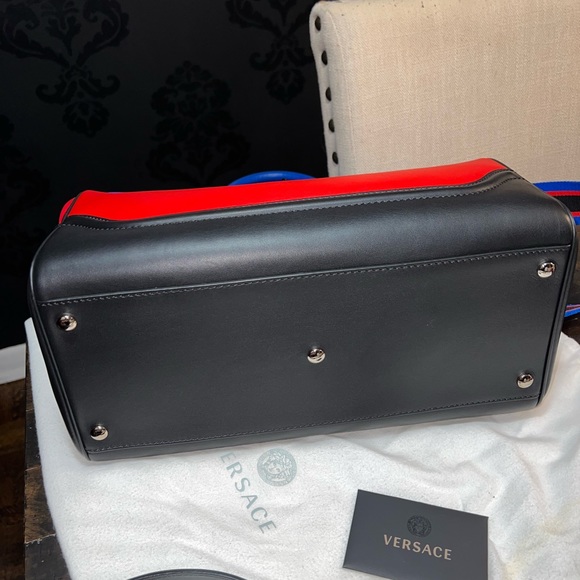 Versace Palazzo Empire Bag 2017. - Picture 6 of 15